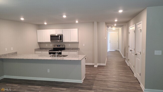 Building Photo - 737 Cole Dr