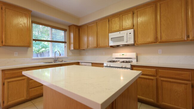 Foto del edificio - New Renovation* Prestigious Spacious 4 Bedroom