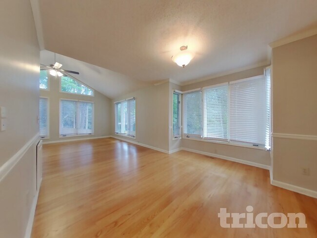 Building Photo - 1010 Maidstone Ct