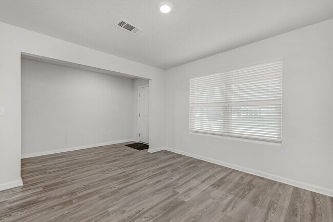 Building Photo - Spacious 5BR Beauty with Loft & Community Amenities – Available February 7th