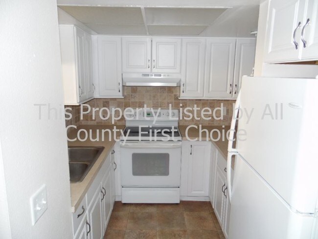 Foto del edificio - 215 Valencia Blvd