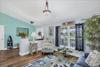Building Photo - 15736 Lakeland Cir