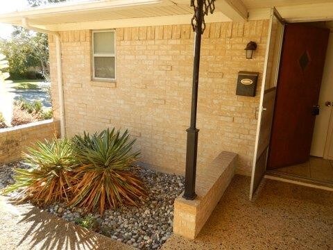 Foto del edificio - 8403 Lullwater Dr