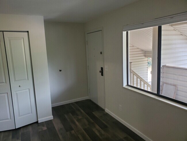 Foto del edificio - 1705 Heatheridge Rd