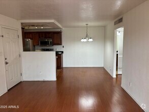 Building Photo - 2121 W Royal Palm Rd