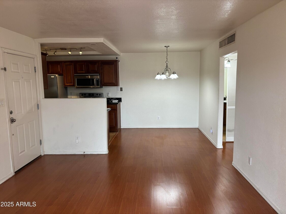 Primary Photo - 2121 W Royal Palm Rd