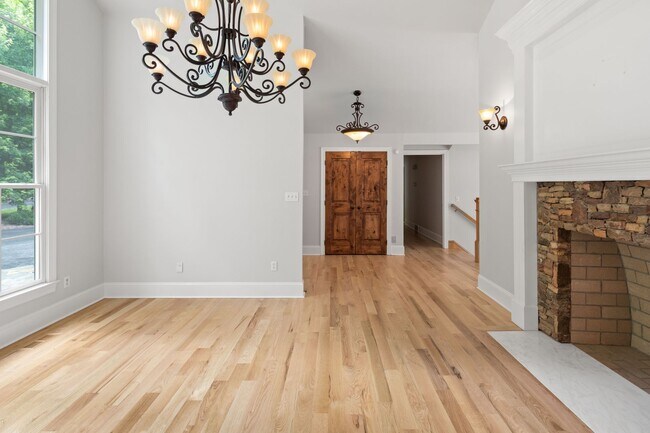 Foto del edificio - Spacious and Private Home in Biltmore Forest