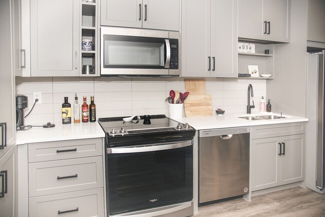 Photo du bâtiment - 350 Livingston Cmn NE