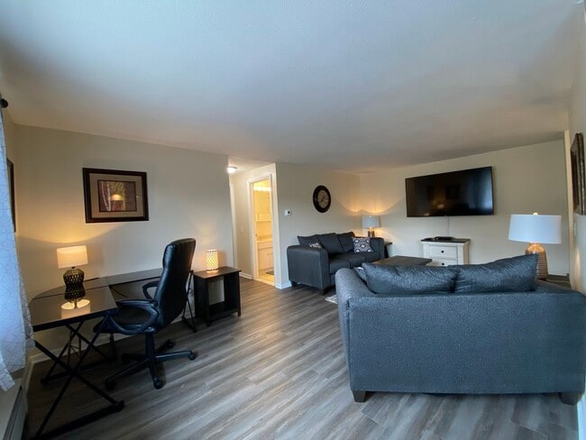 Desks provided for all your professional needs. Ultra high speed WIFI included - Avalon Apartments