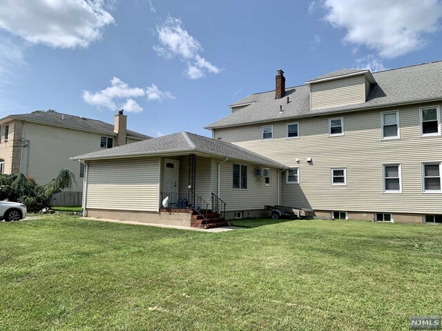 Building Photo - 215 Saddle River Rd