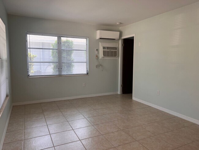 Foto del edificio - 1BR/1BA Newly Renovated Duplex on Venice I...