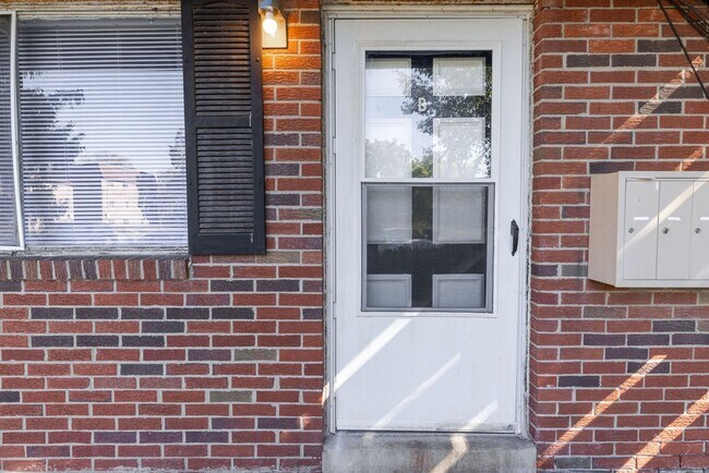 Building Photo - 45 W Neff Ave