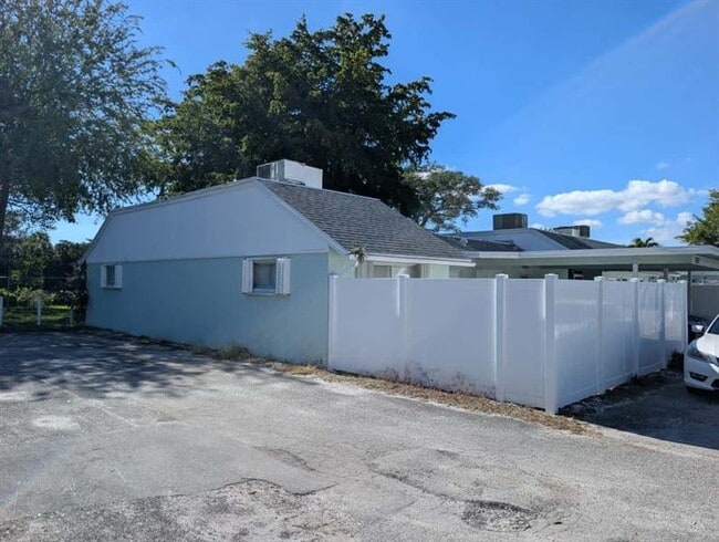 Foto del edificio - 9322 SW 5th St