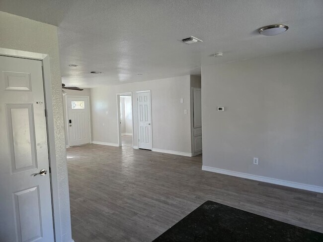 Foto del edificio - 2937 Laramie St