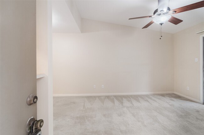 Foto del edificio - 3300 Pebblebrook Dr