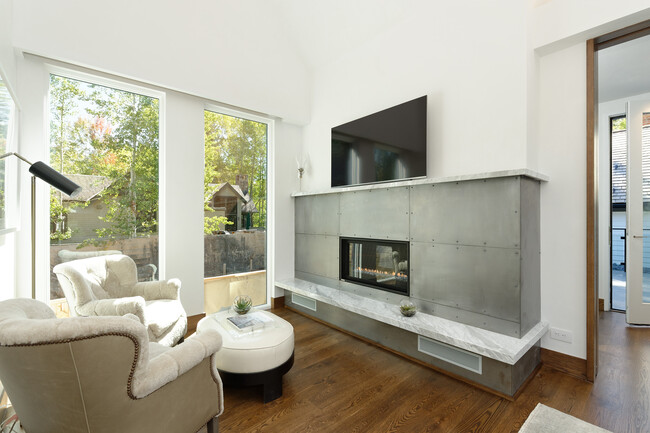 Foto del edificio - 530 W Hallam St