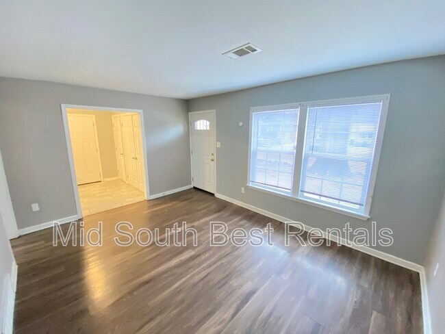 Building Photo - 831 Inez St