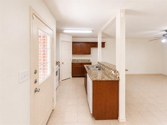 Building Photo - 907 Parkplace Ridge