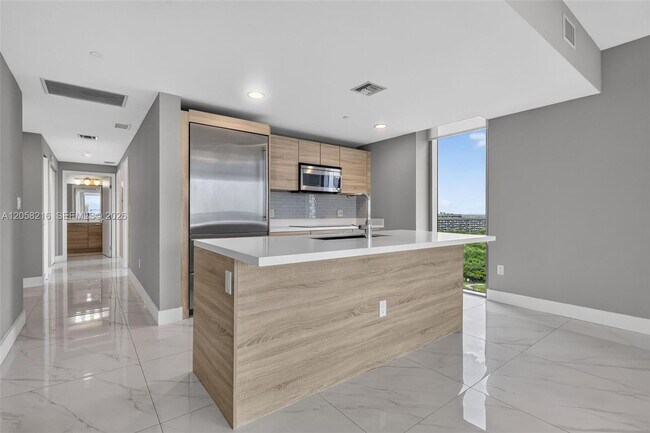 Foto del edificio - 16385 Biscayne Blvd