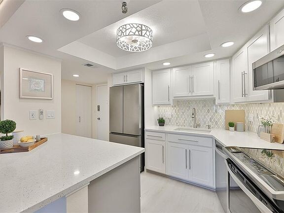 Foto del edificio - 7430 Sunshine Skyway Ln S
