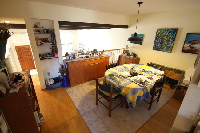 Building Photo - Super Spacious 2-Bedroom 2.5-Bathroom La J...