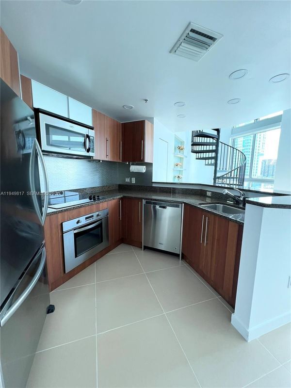 Building Photo - 300 S Biscayne Blvd