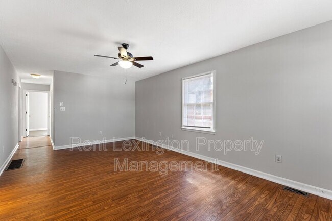Building Photo - 3237 Bowie Dr