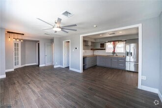 Building Photo - 550 Karen Way