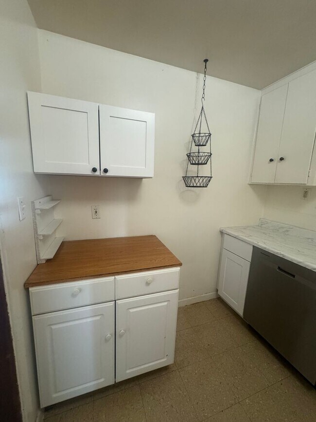 Foto del edificio - 1 BED/1 BATH IN REDDING
