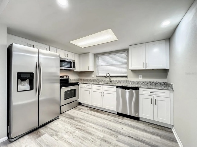 Kitchen - 10125 Regency Park Blvd