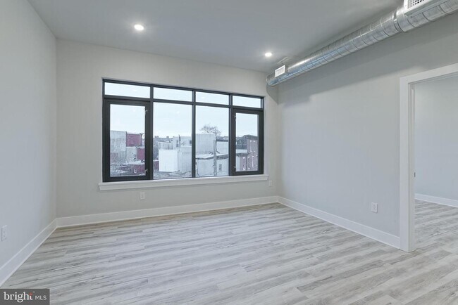 Building Photo - 2440 Kensington Ave