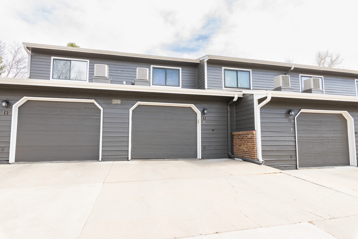 Primary Photo - 11530 W 70th Plz