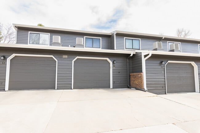 Building Photo - 11530 W 70th Plz
