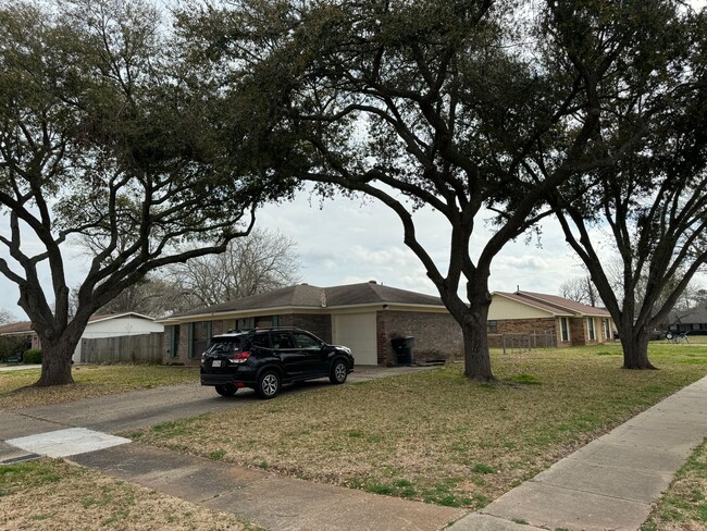 Building Photo - Close to Barksdale Air Force Base...