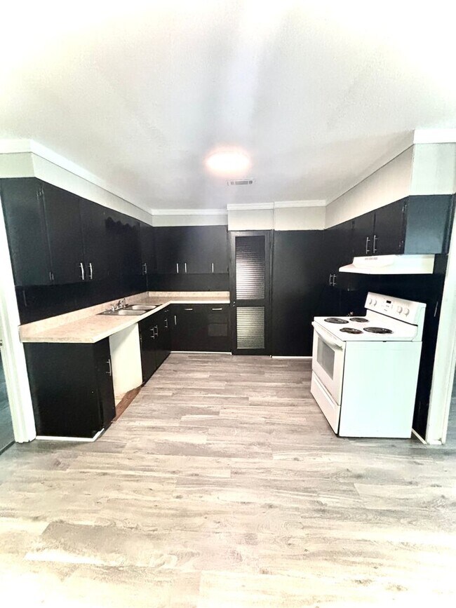 Foto del edificio - 1014 Cherry--Move In Ready!