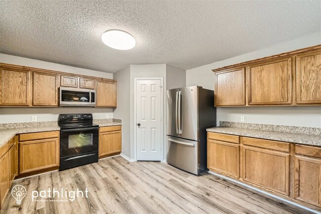 Building Photo - 2600 Shorecrest Dr