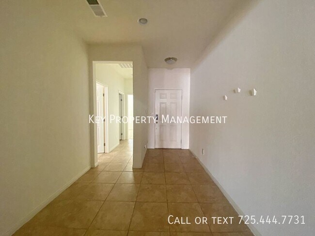 Building Photo - BEAUTIFUL 3 BED 2 BATH SINGLE STORY HOME I...
