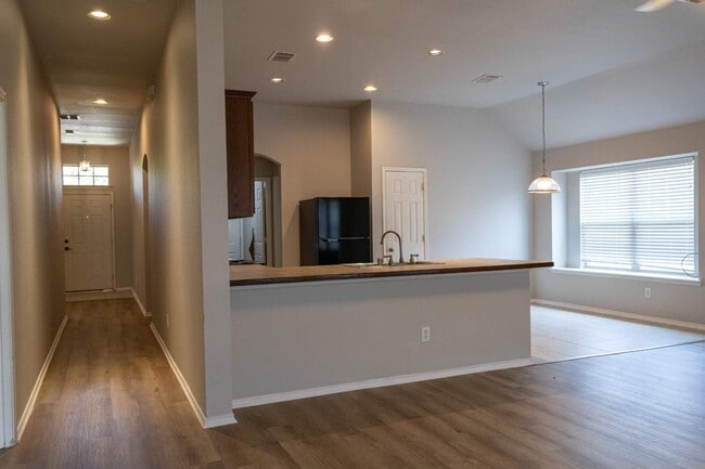 Building Photo - 12416 Sunrise Dr