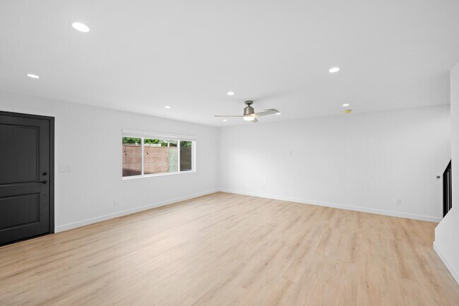 Foto del edificio - 11227 Haskell Ave