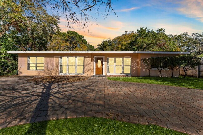 Foto del edificio - 6303 Delaware Ave