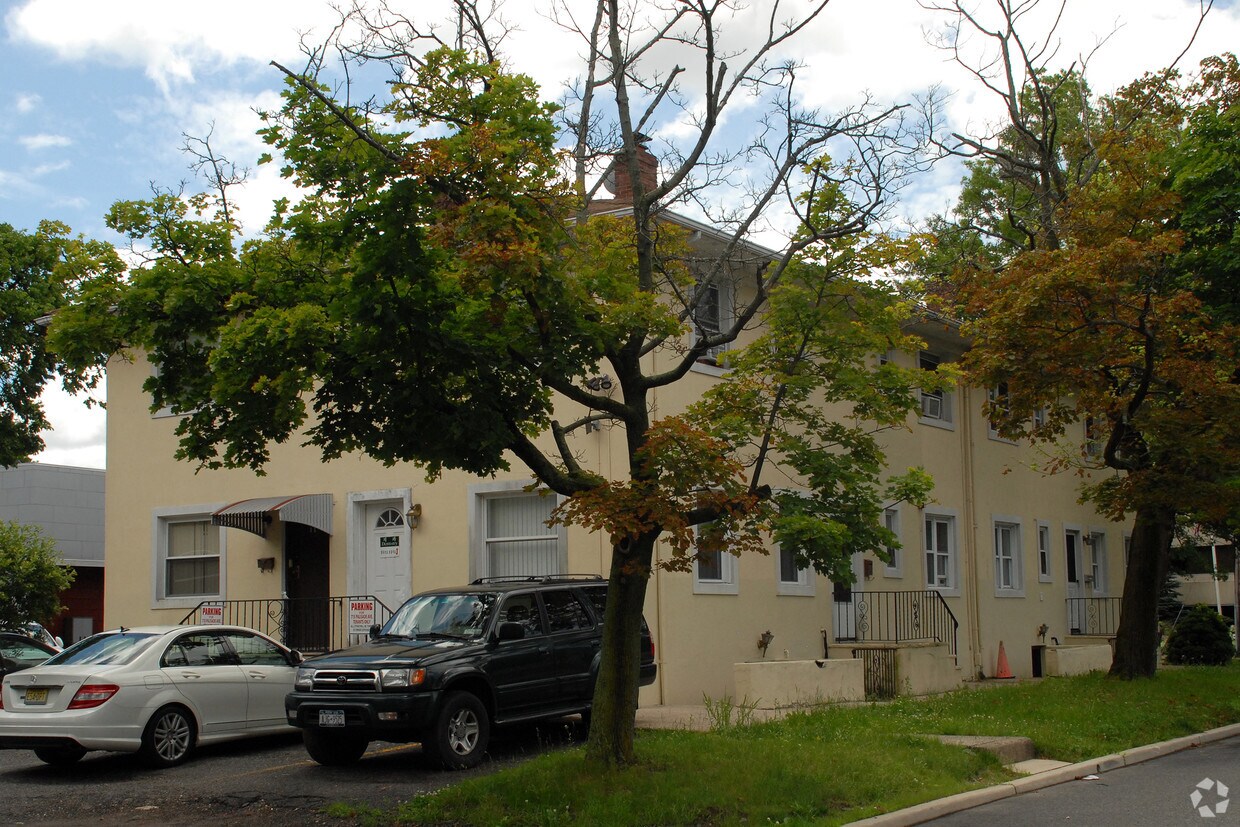 Building Photo - 506 Sylvan Ave