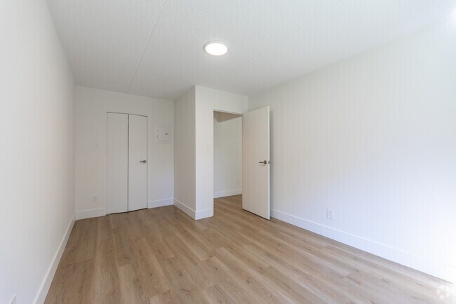 2 chambres, 2 salles de bain - 807 pi2 - Chambre - Northfield Gardens