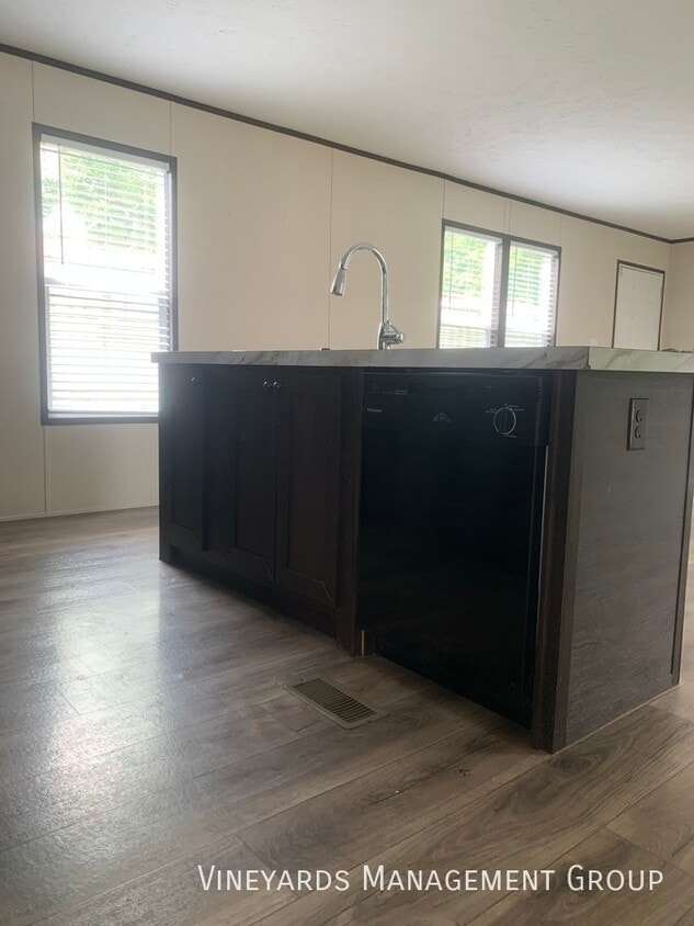 Primary Photo - Large Clayton 3 Bed 2 Full Bath Beautiful ...