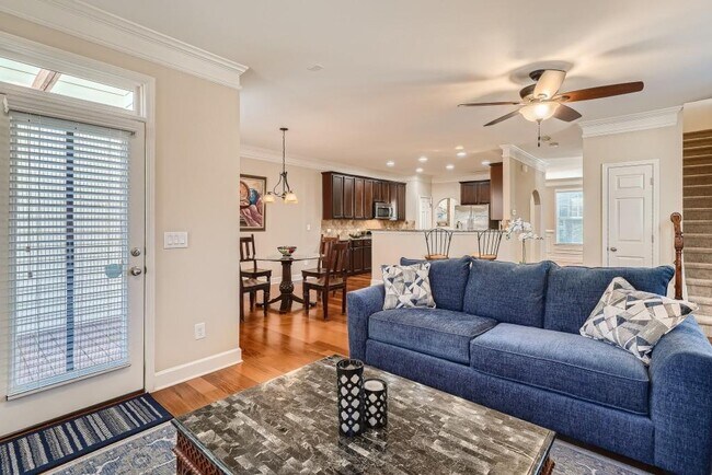 Foto del edificio - 3713 Lambert Ln
