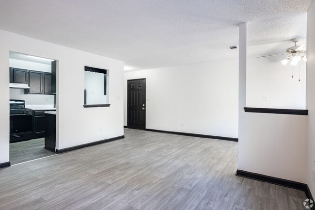 Interior Photo - The Woods at Shannon Lake