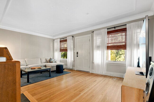 Building Photo - 328 NE 51st St
