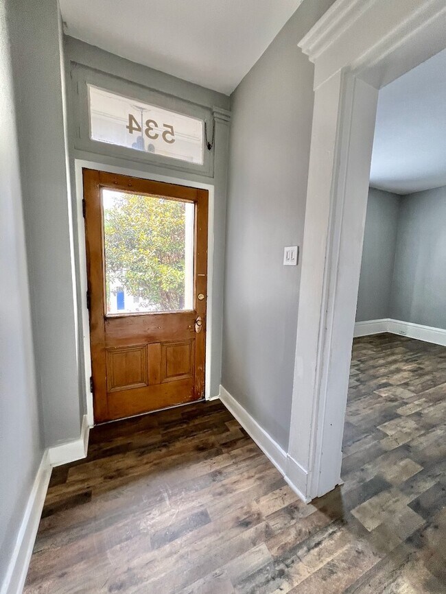 Building Photo - Beautiful 1 bedroom in Prospect Hill!