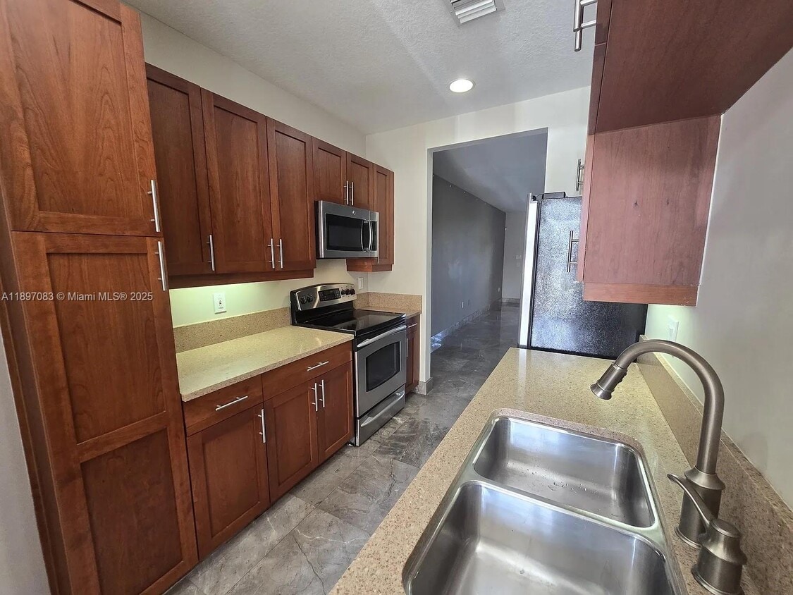 Foto principal - 1344 SW 2nd Ct