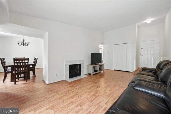 Foto del edificio - 20315 Beaconfield Terrace