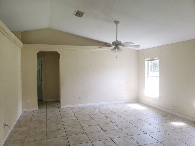 Building Photo - 6682 Hemlock Rd